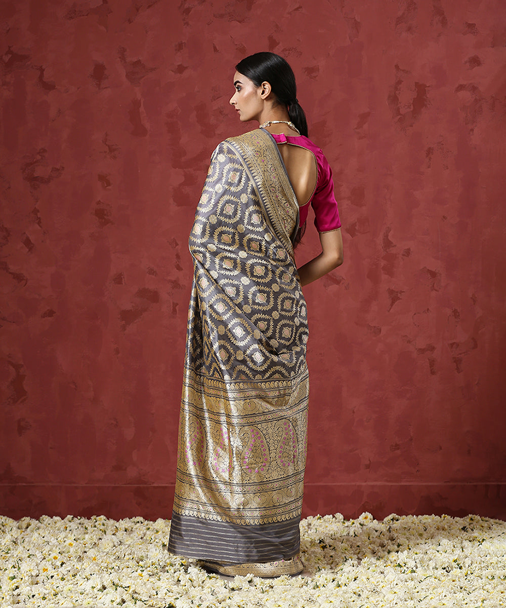 Handloom_Grey_Pure_Katan_Silk_Banarasi_Saree_With_Pink_Meenakari_WeaverStory_03