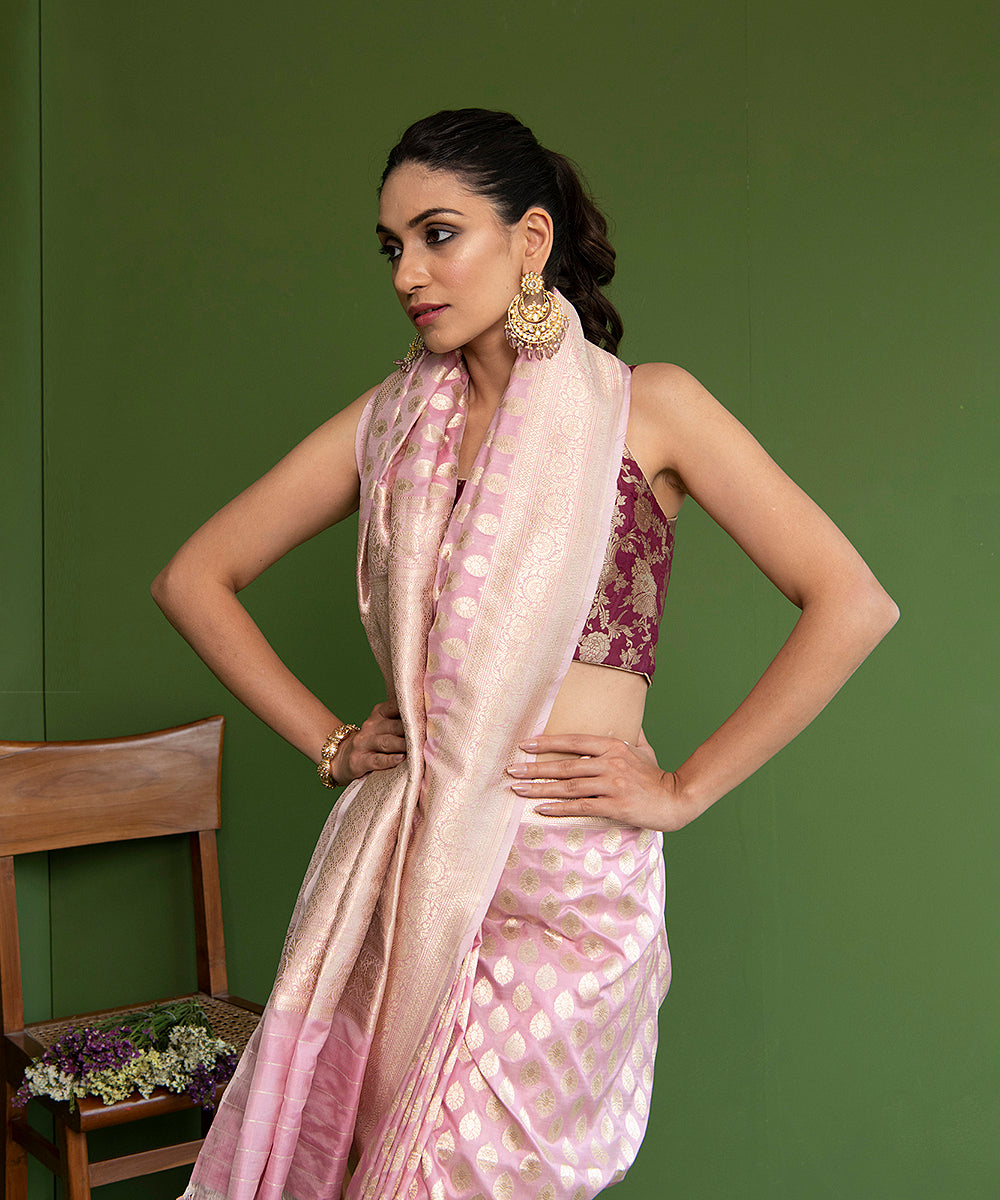 Baby_Pink_Handloom_Pure_Katan_Silk_Banarasi_Saree_with_Small_Cutwork_Booti_WeaverStory_01
