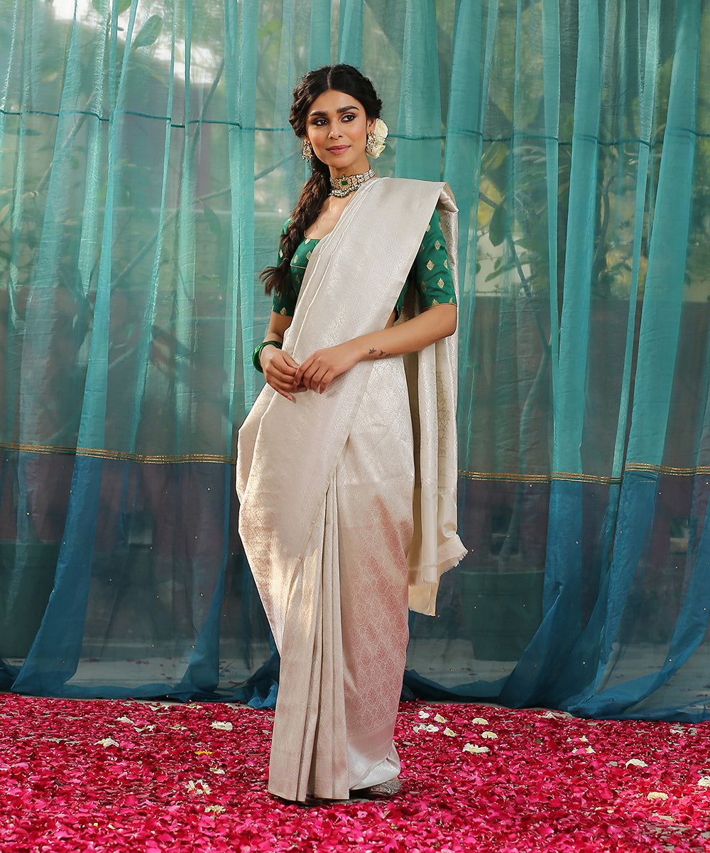 Grey_and_Silver_Handloom_Pure_Katan_Silk_Kimkhab_Banarasi_Saree_WeaverStory_02