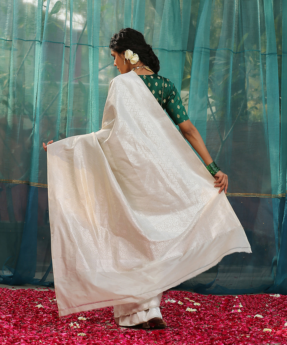 Grey_and_Silver_Handloom_Pure_Katan_Silk_Kimkhab_Banarasi_Saree_WeaverStory_03