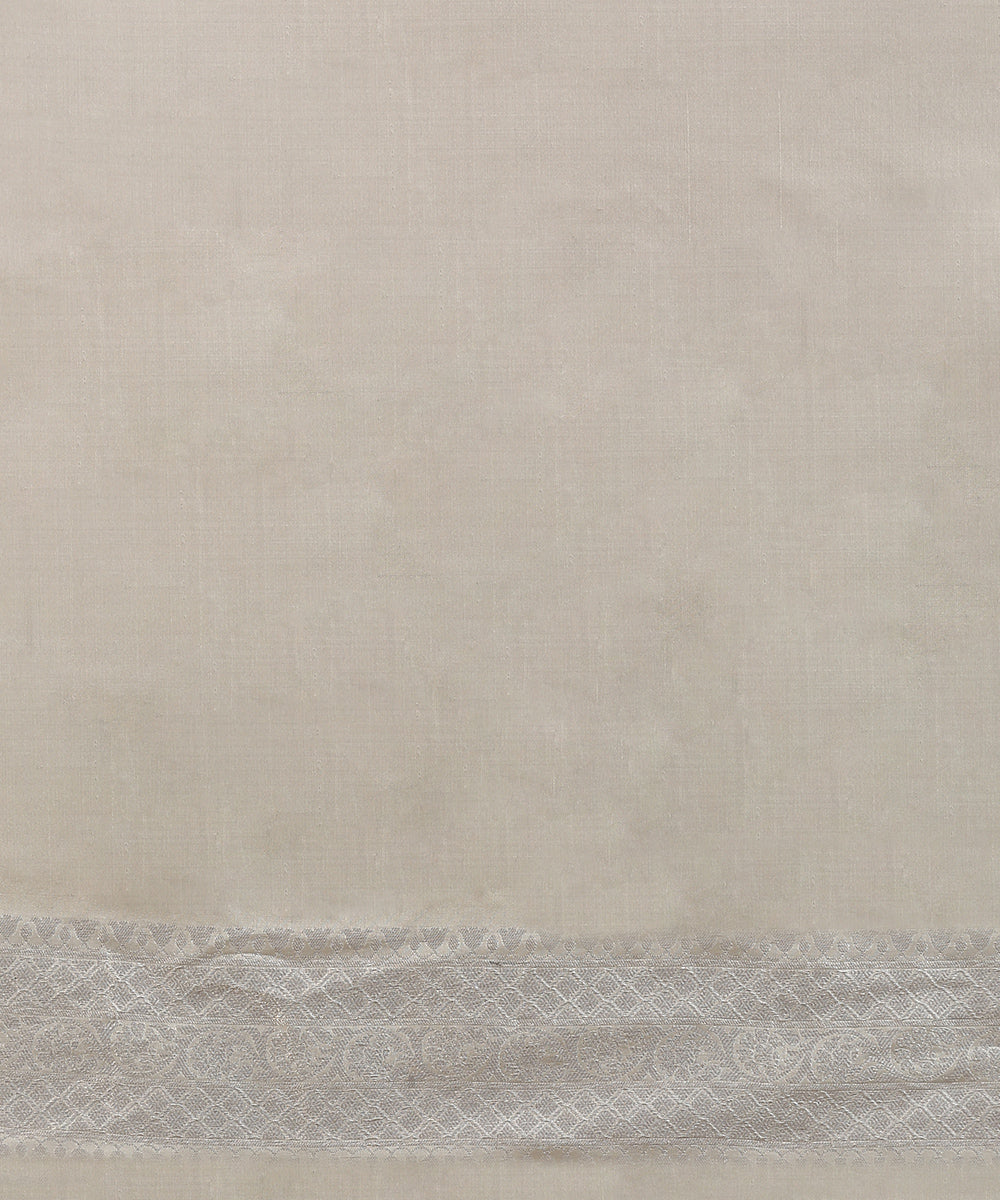 Grey_and_Silver_Handloom_Pure_Katan_Silk_Kimkhab_Banarasi_Saree_WeaverStory_05