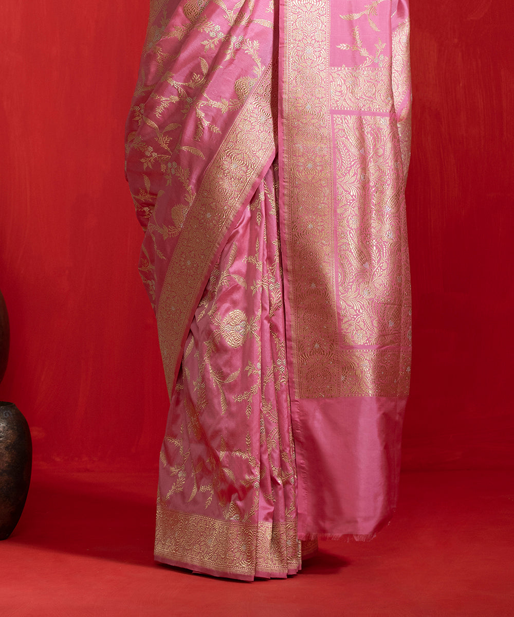Handloom_Light_Pink_Pure_Katan_Silk_Banarasi_Saree_With_Sona_Rupa_Kadhwa_Jaal_WeaverStory_04
