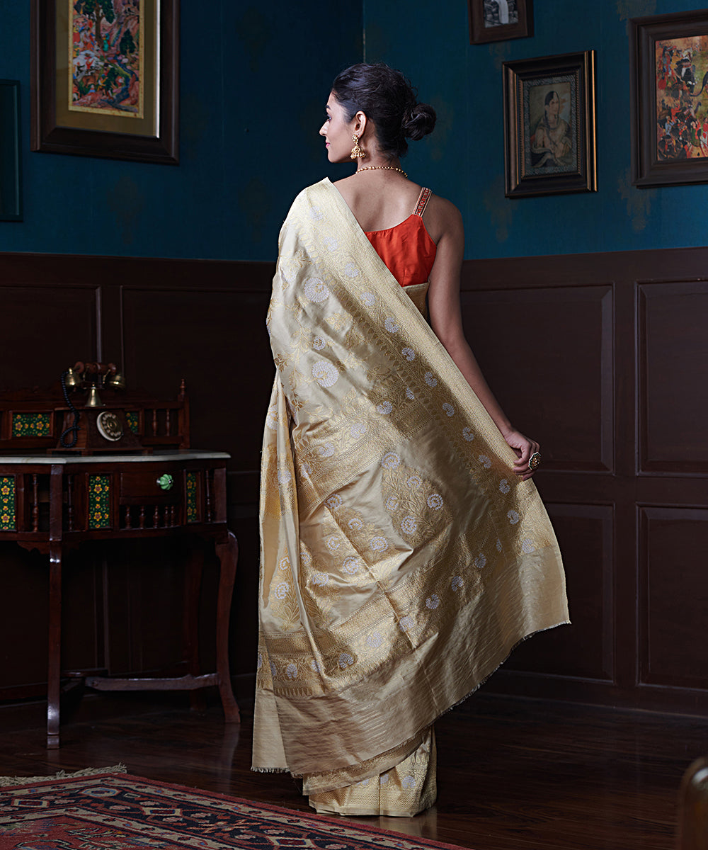 Beige_And_Gold_Handloom_Pure_Katan_Silk_Banarasi_Saree_With_Kadhwa_Sona_Rupa_Jaal_WeaverStory_03