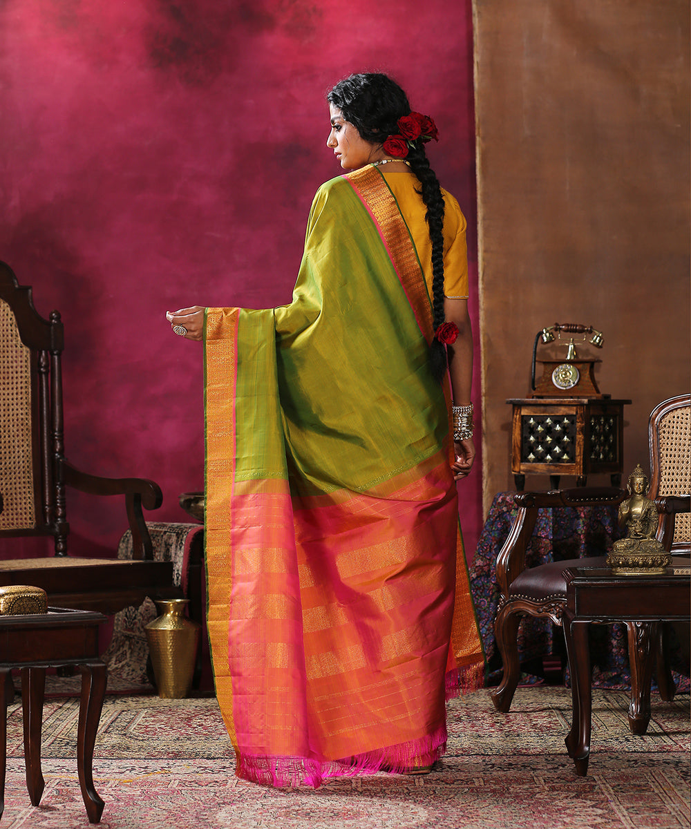 Handloom_Green_Pure_Silk_Kanjivaram_Saree_With_Pink_And_Gold_Border_WeaverStory_03