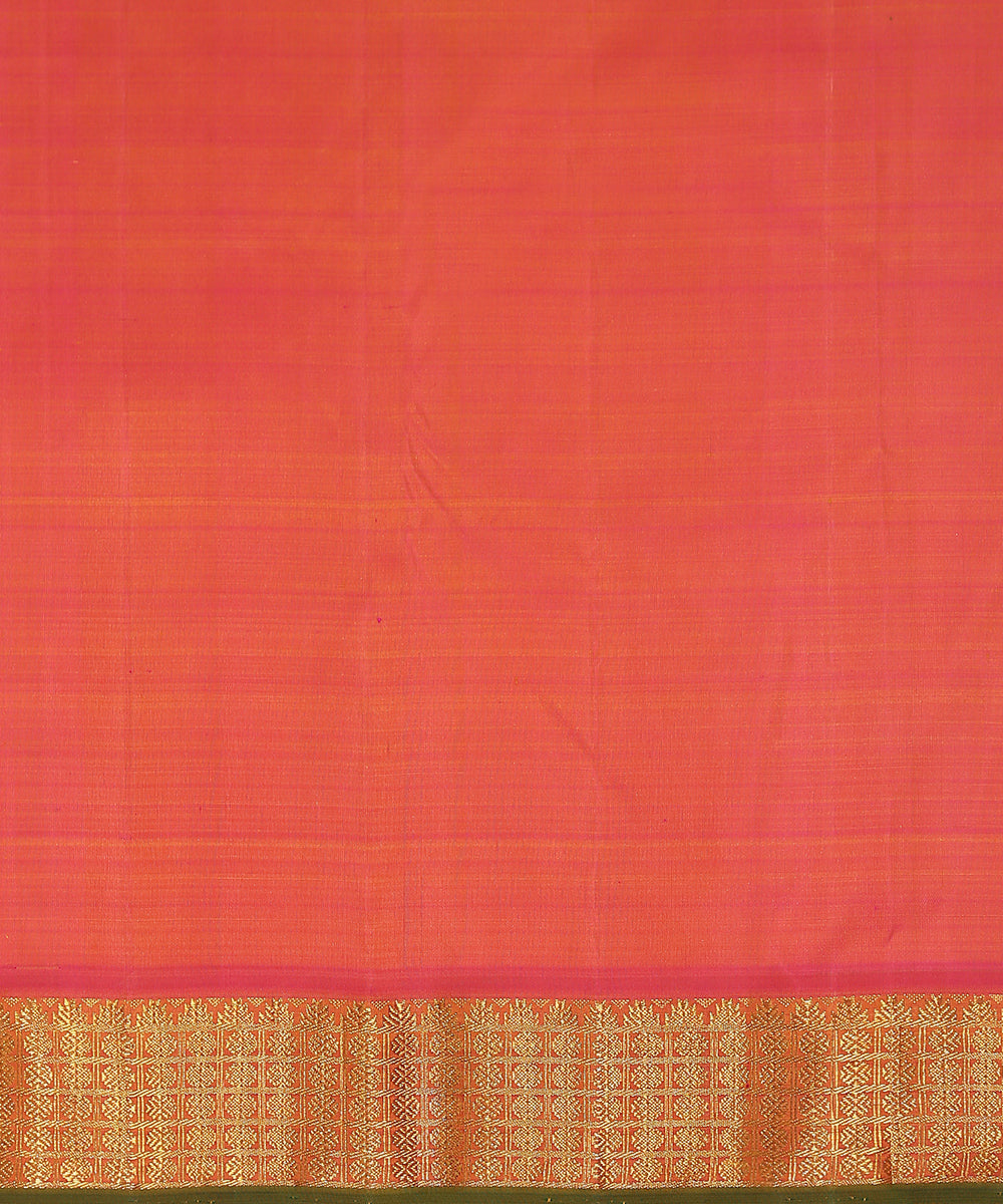 Handloom_Green_Pure_Silk_Kanjivaram_Saree_With_Pink_And_Gold_Border_WeaverStory_05