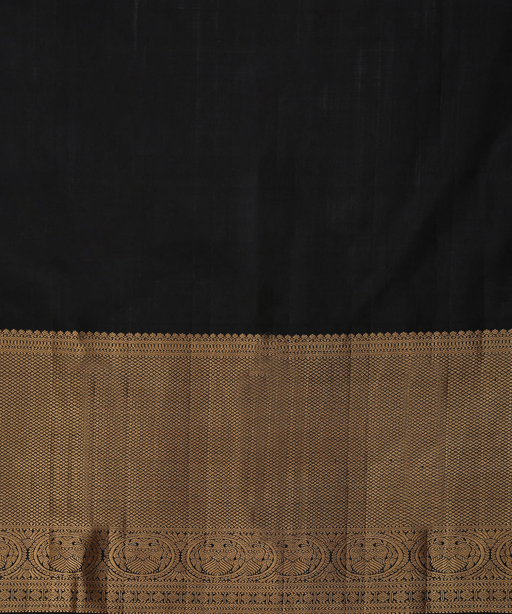 Handloom_Pink_Pure_Silk_Kanjivaram_Saree_With_Thread_Work_Border_WeaverStory_05