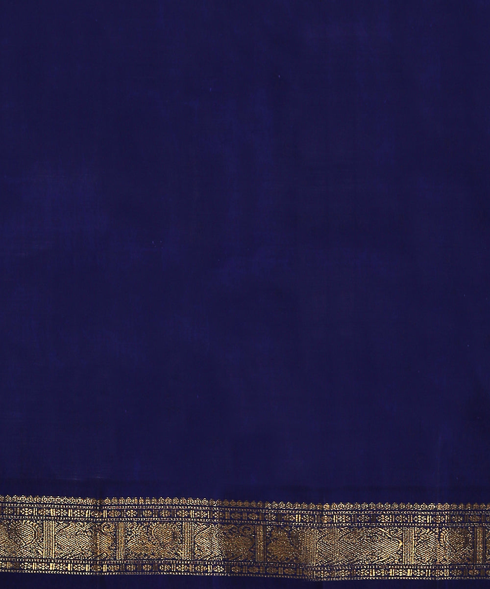 Green_Handloom_Pure_Silk_Kanjivaram_Saree_With_Blue_Borders_WeaverStory_05