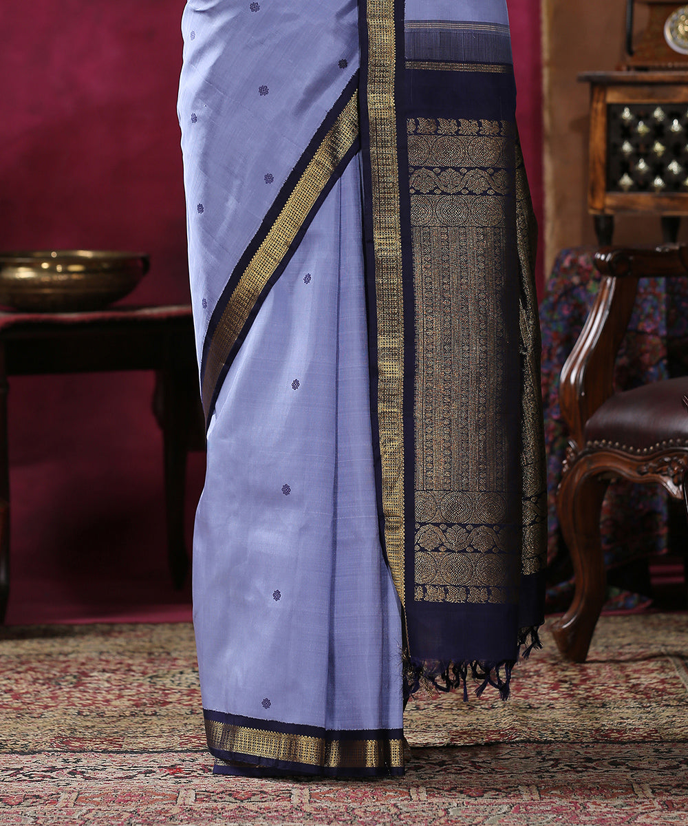 Blue_Handloom_Pure_Silk_Kanjivaram_Saree_With_Dark_Blue_Borders_with_Silk_Threads_WeaverStory_04