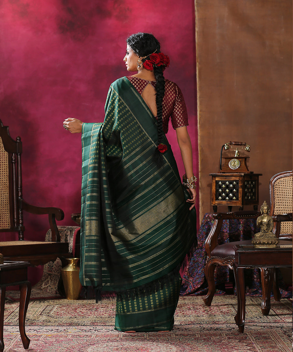Handloom_Emerald_Green_And_Black_Thousand_Boota_Kanjivaram_Saree_With_Rich_Pure_Zari_Border_WeaverStory_03