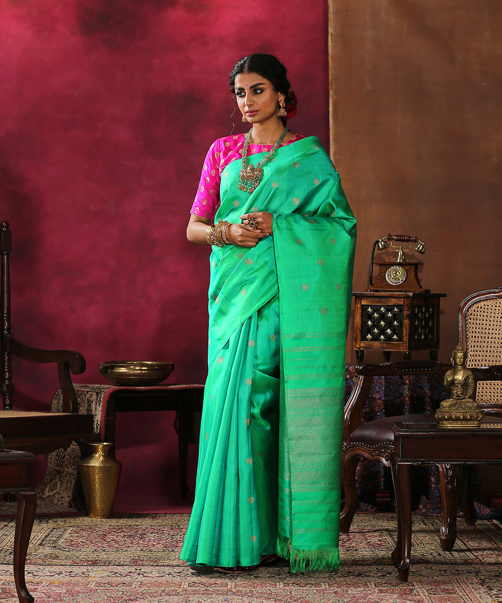 Aqua_Green_Handloom_Dual_Tone_Kanjivaram_Saree_With_Rudraksh_And_Annapakshi_Motifs_And_Rich_Pure_Zari_Pallu_WeaverStory_02