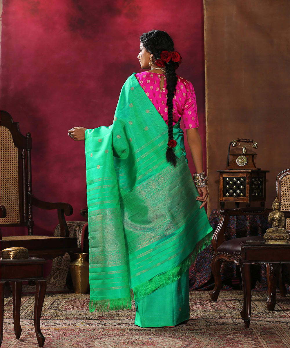 Aqua_Green_Handloom_Dual_Tone_Kanjivaram_Saree_With_Rudraksh_And_Annapakshi_Motifs_And_Rich_Pure_Zari_Pallu_WeaverStory_03