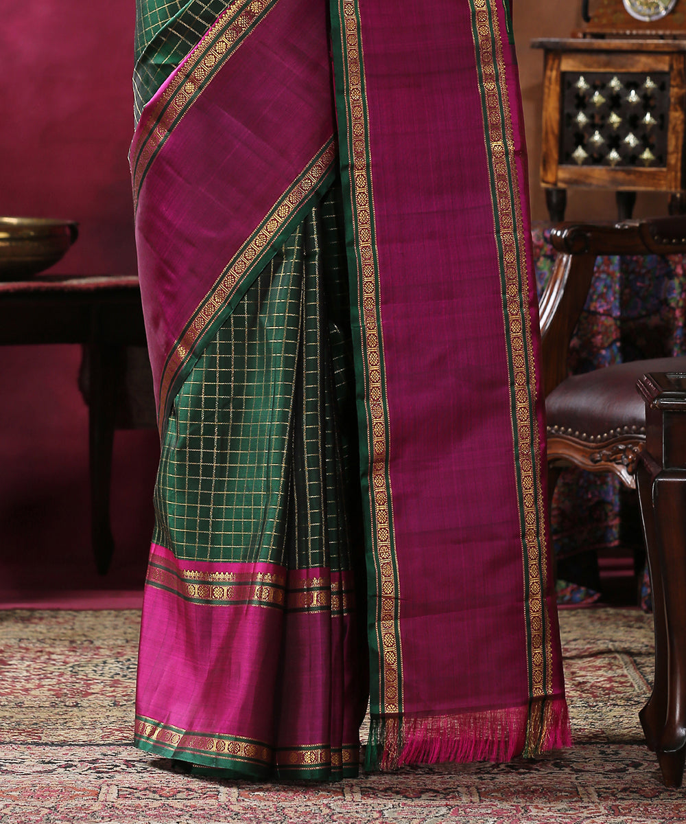 Emerald_Green_Handloom_Bold_Checks_Pure_Silk_Kanjivaram_Saree_With_Magenta_Border_WeaverStory_04