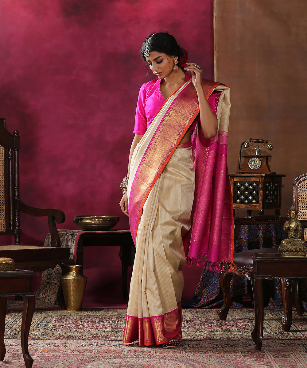 Handloom_Beige_Pure_Zari_Kanjivaram_Silk_Saree_With_Hot_Pink_Border_And_Orange_Selvedge_WeaverStory_02