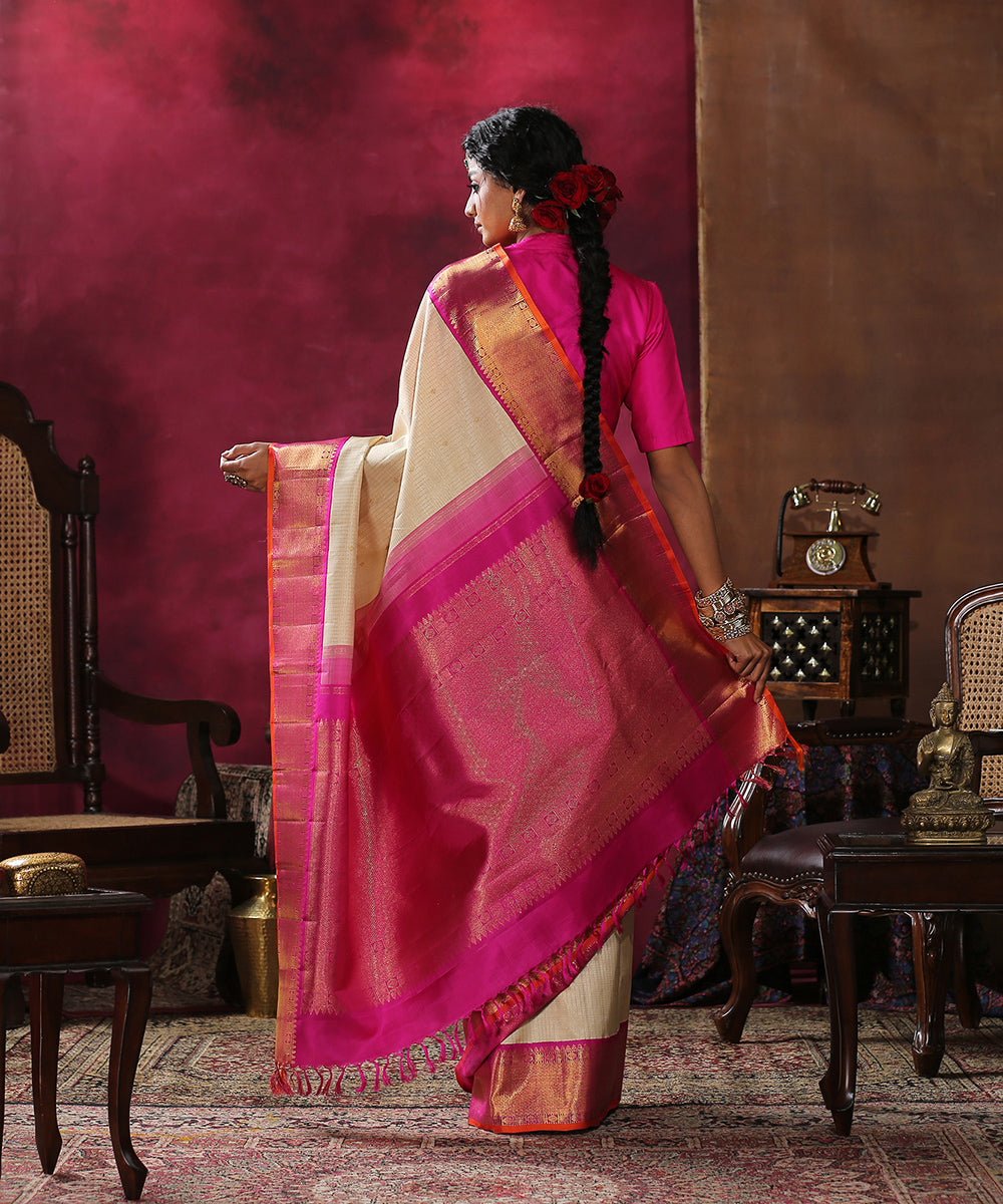 Handloom_Beige_Pure_Zari_Kanjivaram_Silk_Saree_With_Hot_Pink_Border_And_Orange_Selvedge_WeaverStory_03