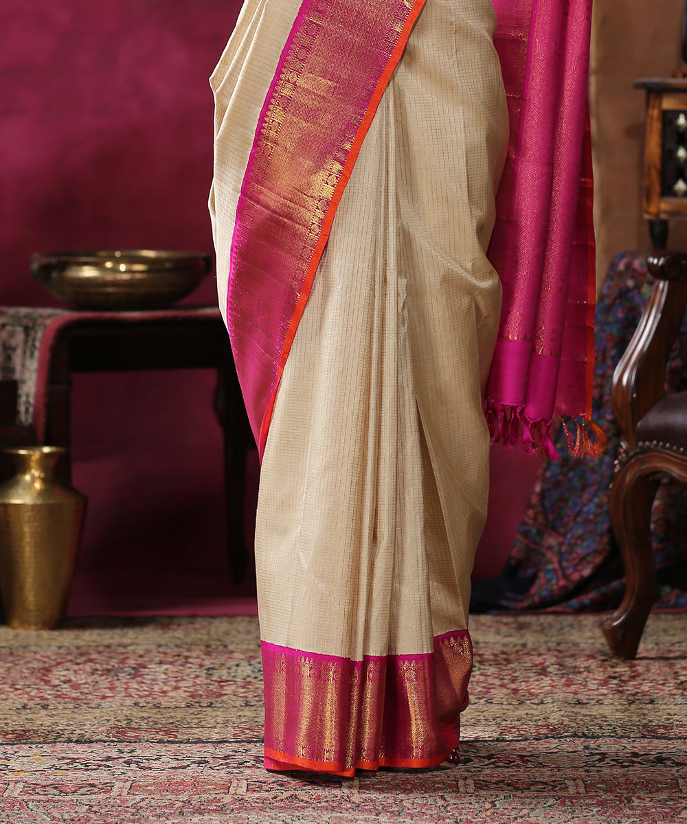Handloom_Beige_Pure_Zari_Kanjivaram_Silk_Saree_With_Hot_Pink_Border_And_Orange_Selvedge_WeaverStory_04