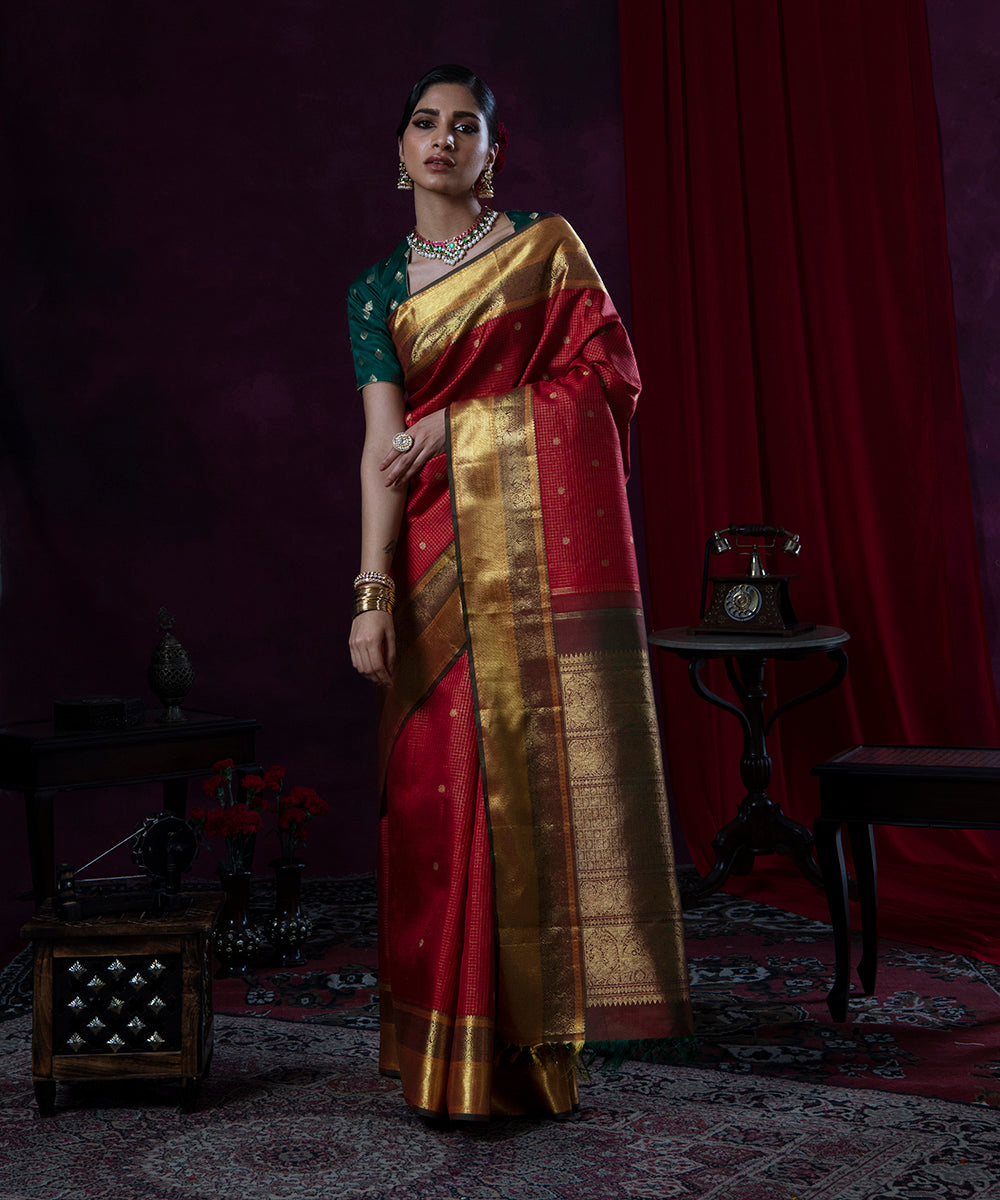 Handloom_Maroon_Vaira_Oosi_Pure_Zari_and_Pure_Silk_Kanjivaram_Saree_WeaverStory_02