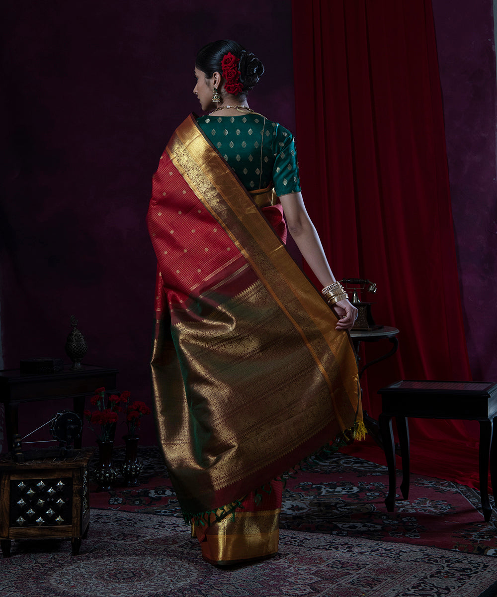 Handloom_Maroon_Vaira_Oosi_Pure_Zari_and_Pure_Silk_Kanjivaram_Saree_WeaverStory_03