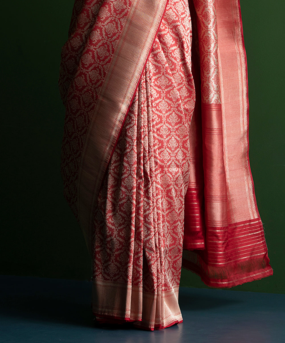 Handloom_Red_Banarasi_Kimkhab_Banarasi_Saree_With_Mehraab_Jaal_WeaverStory_04