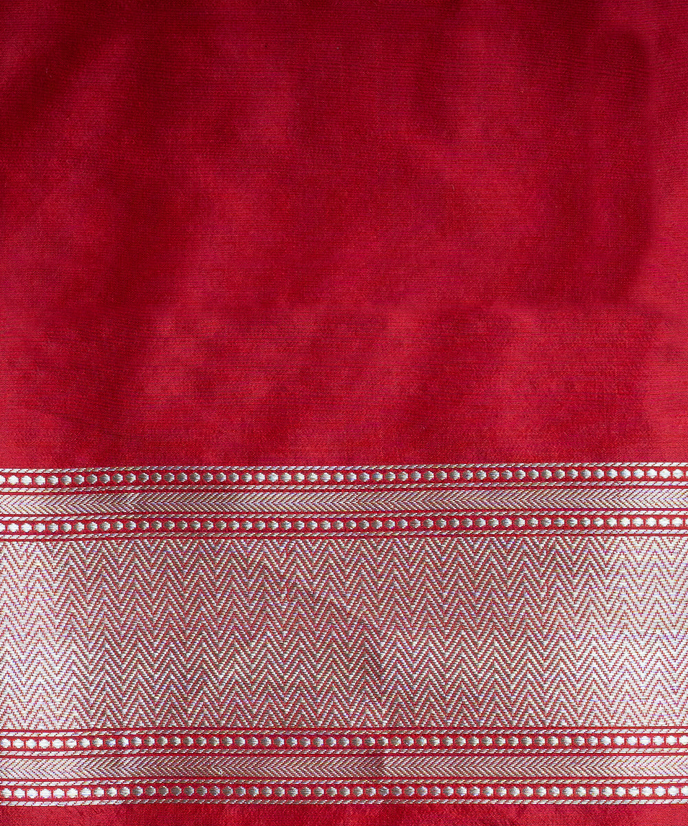 Handloom_Red_Banarasi_Kimkhab_Banarasi_Saree_With_Mehraab_Jaal_WeaverStory_05