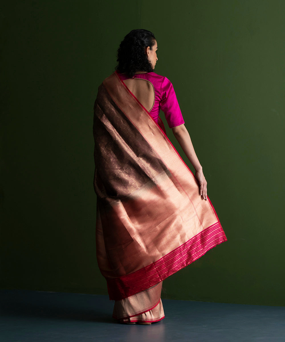 Wine_Handloom_Pure_Katan_Silk_Tanchoi_Banarasi_Saree_With_Pink_Kadhiyal_Border_WeaverStory_03