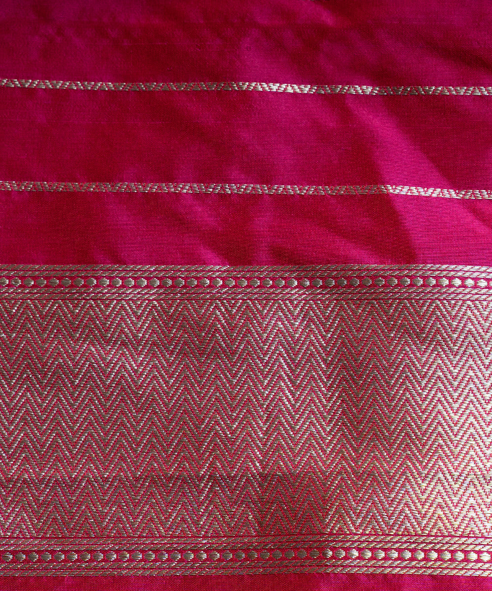 Wine_Handloom_Pure_Katan_Silk_Tanchoi_Banarasi_Saree_With_Pink_Kadhiyal_Border_WeaverStory_05