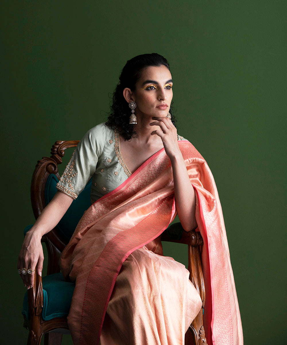 Handloom_Peach_Pure_Katan_Silk_Banarasi_Kimkhab_Saree_With_Pink_Kadhiyal_Border_WeaverStory_01