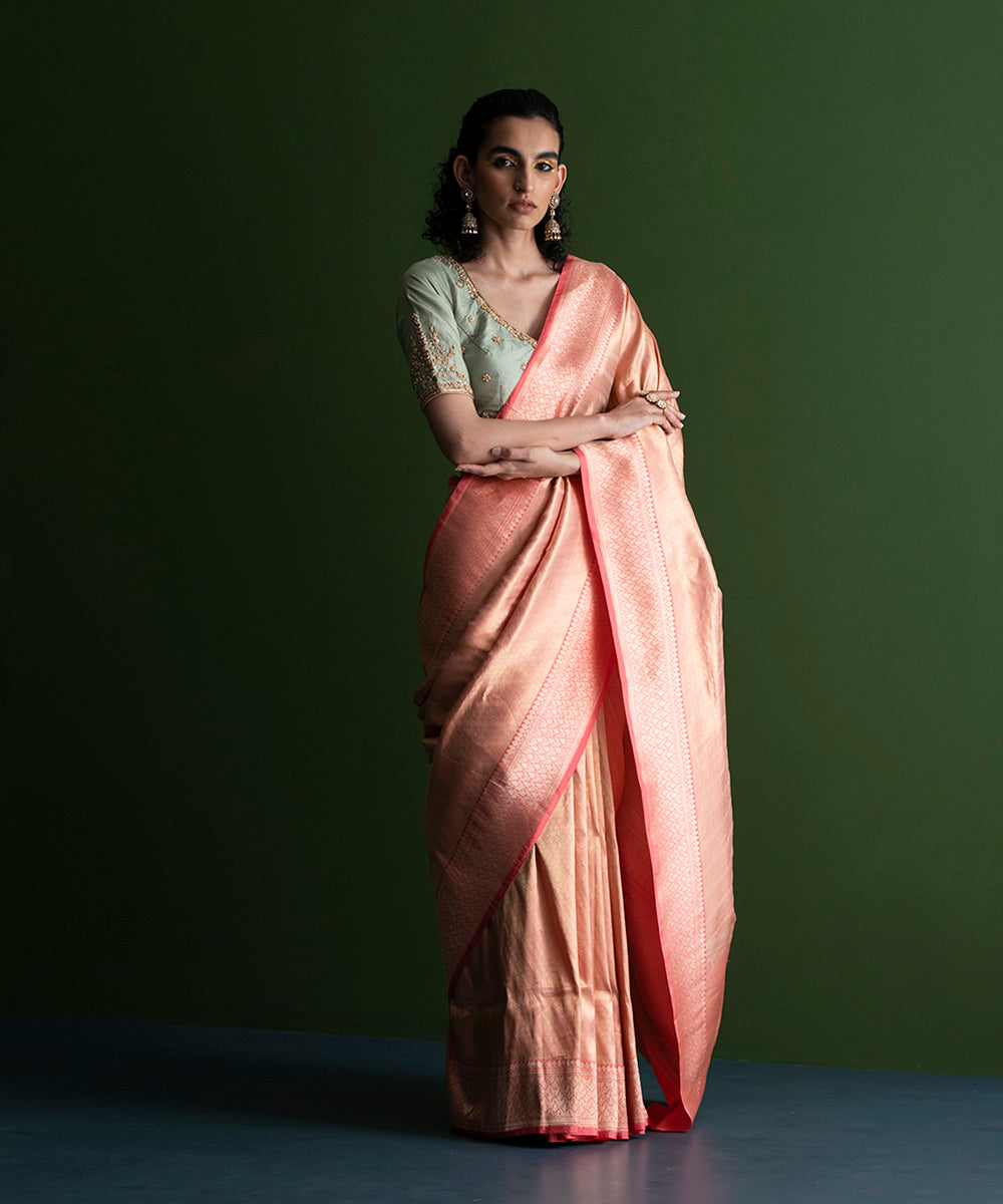 Handloom_Peach_Pure_Katan_Silk_Banarasi_Kimkhab_Saree_With_Pink_Kadhiyal_Border_WeaverStory_02