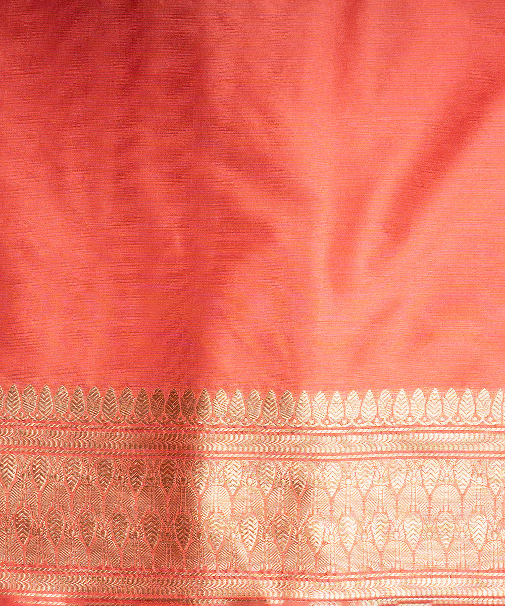 Handloom_Peach_Pure_Katan_Silk_Banarasi_Kimkhab_Saree_With_Pink_Kadhiyal_Border_WeaverStory_05