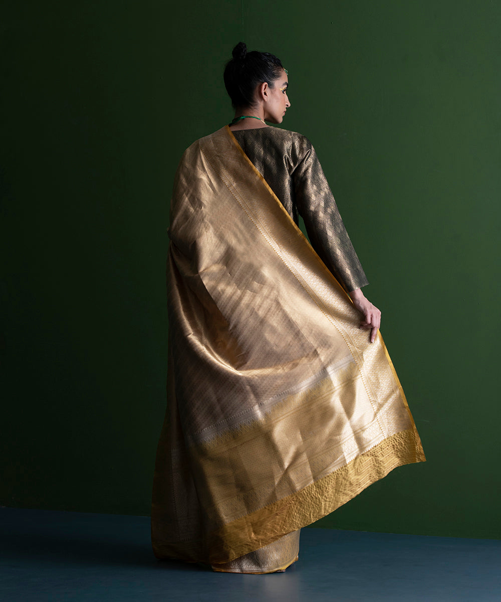 Gold_Handloom_Pure_Katan_Silk_Kimkhab_Banarasi_Saree_With_Mustard_Kadhiyal_Border_WeaverStory_03