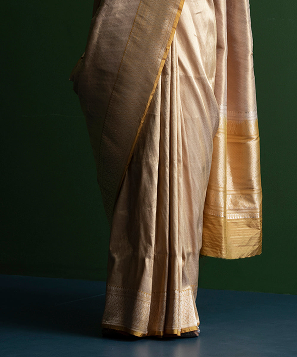 Gold_Handloom_Pure_Katan_Silk_Kimkhab_Banarasi_Saree_With_Mustard_Kadhiyal_Border_WeaverStory_04