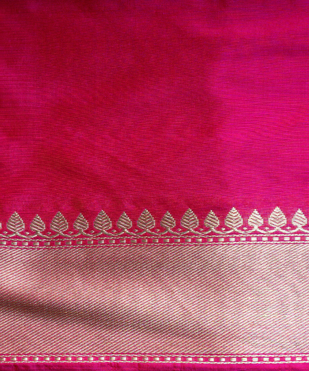 Handloom_Wine_And_Gold_Pure_Katan_Silk_Kimkhab_Banarasi_Saree_With_Pink_Kadhiyal_Border_WeaverStory_05