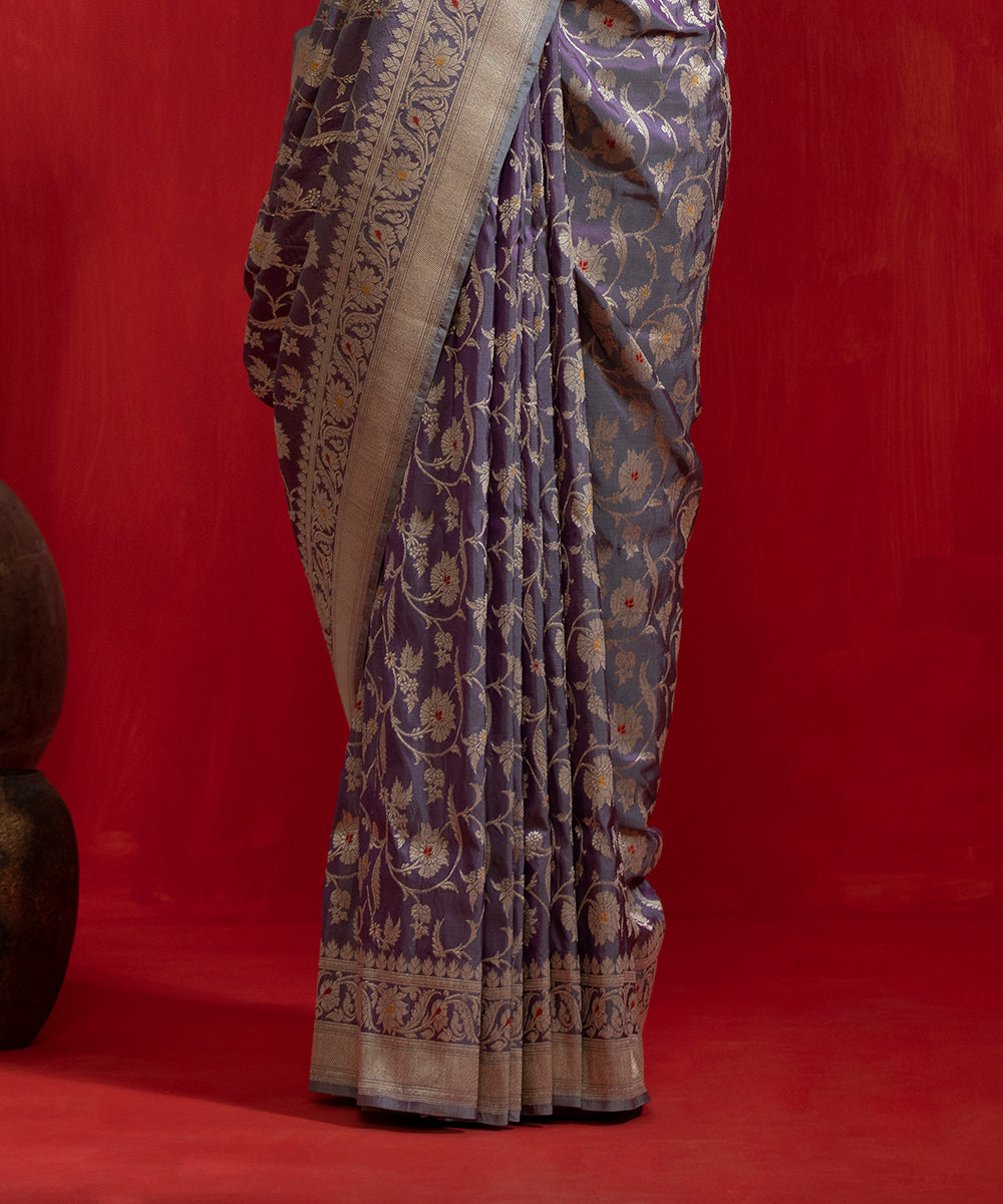 Purple_And_Beige_Handloom_Pure_Katan_Silk_Banarasi_Saree_With_Meenakari_Jaal_And_Lotus_Motifs_WeaverStory_04