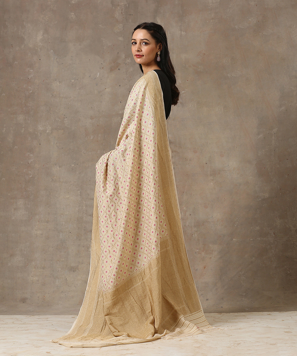 Beige_Handloom_Moonga_Silk_Banarasi_Saree_With_Meenakari_Booti_WeaverStory_03