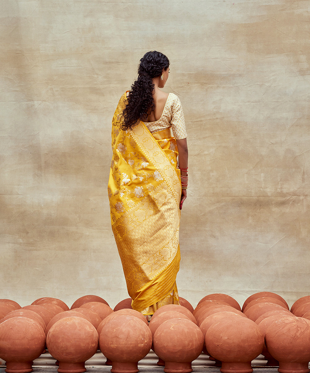 Yellow_Handloom_Pure_Katan_Silk_Banarasi_Saree_with_Floral_Jaal_WeaverStory_05