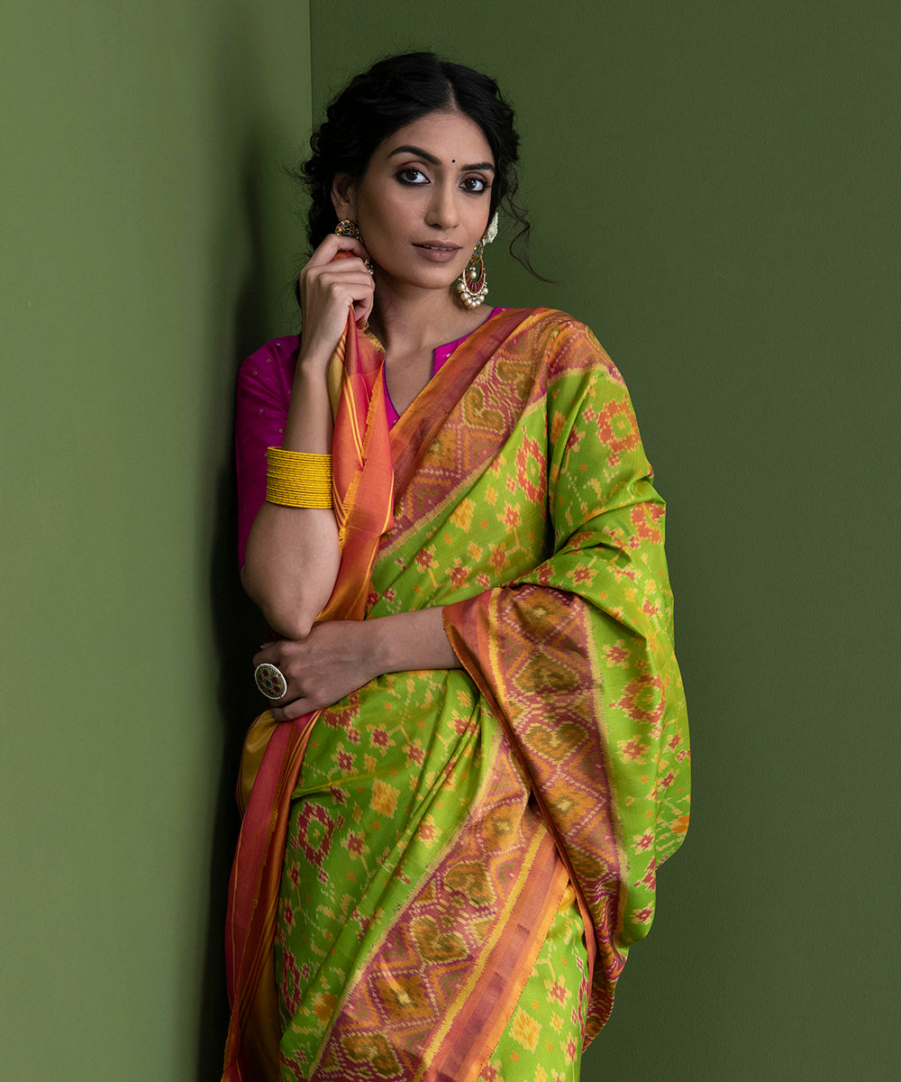 Green_And_Mustard_Handloom_Weft_Dyed_Single_Ikat_Rajkot_Patola_Saree_WeaverStory_01