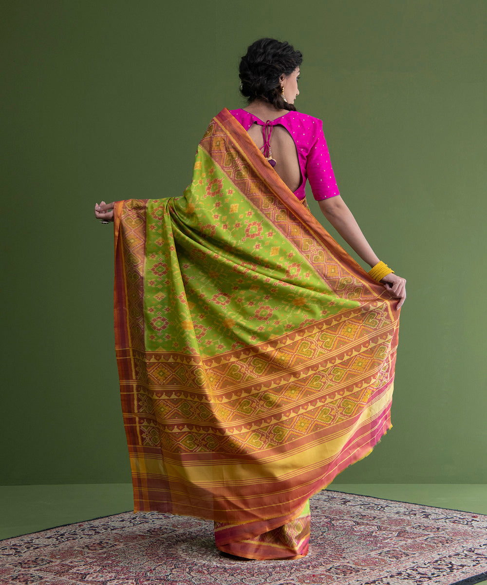 Green_And_Mustard_Handloom_Weft_Dyed_Single_Ikat_Rajkot_Patola_Saree_WeaverStory_03
