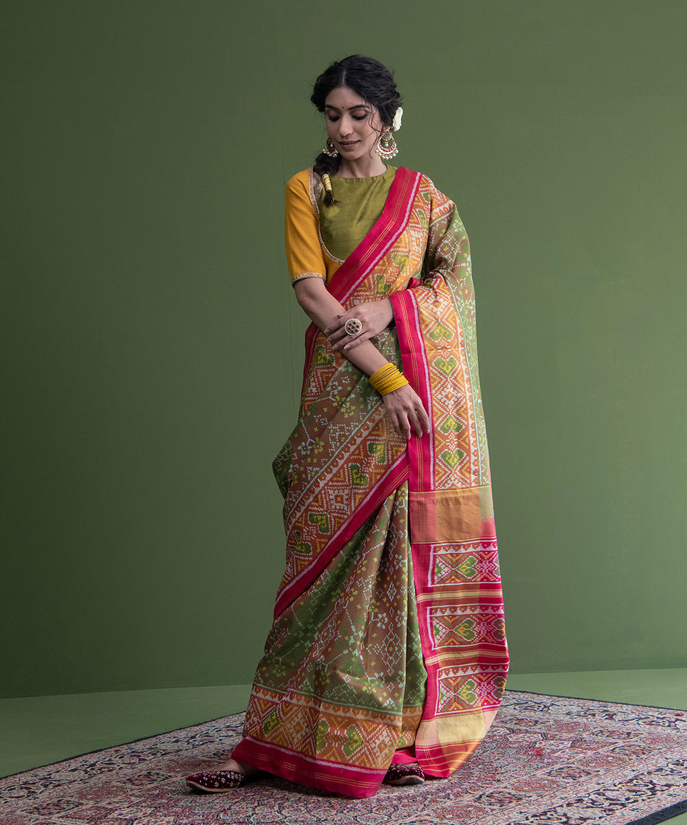 Green_And_Pink_Handloom_Dual_Tone_Single_Ikat_Patola_Saree_With_Tissue_Border_WeaverStory_02