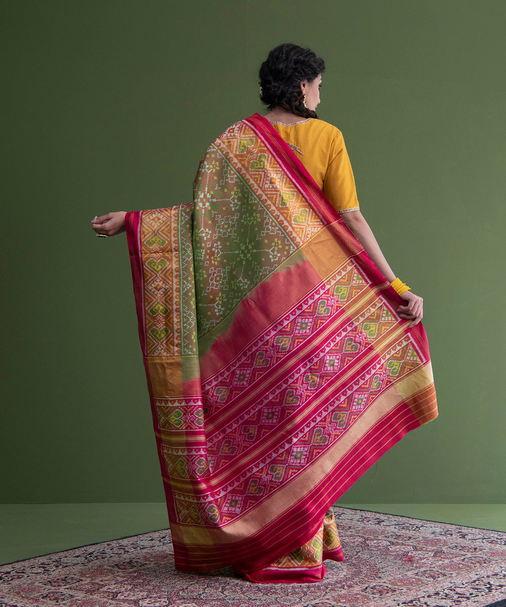 Green_And_Pink_Handloom_Dual_Tone_Single_Ikat_Patola_Saree_With_Tissue_Border_WeaverStory_03