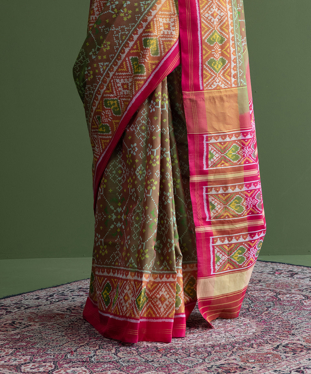Green_And_Pink_Handloom_Dual_Tone_Single_Ikat_Patola_Saree_With_Tissue_Border_WeaverStory_04