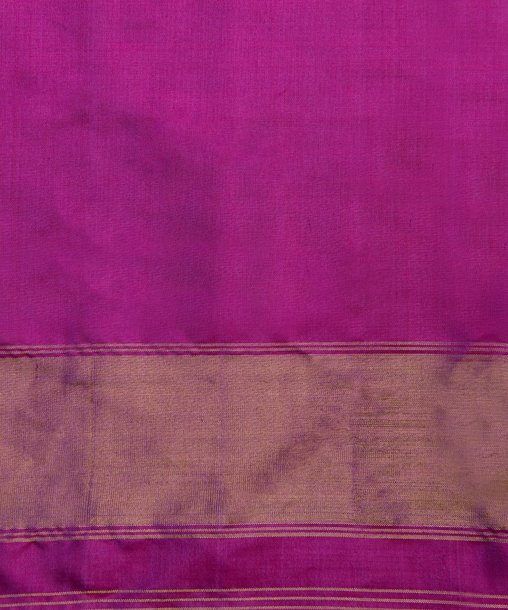 Handloom_Green_Single_Ikat_Mulberry_Silk_Patola_Saree_With_Purple_Border_WeaverStory_05