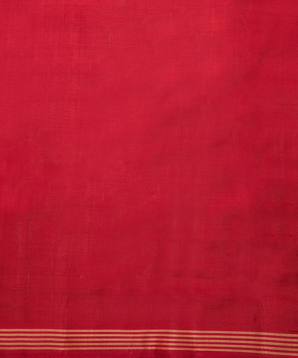 White_And_Red_Handloom_Single_Ikat_Weft_Dyed_8_Ply_Mulberry_Silk_Patola_Saree_WeaverStory_05