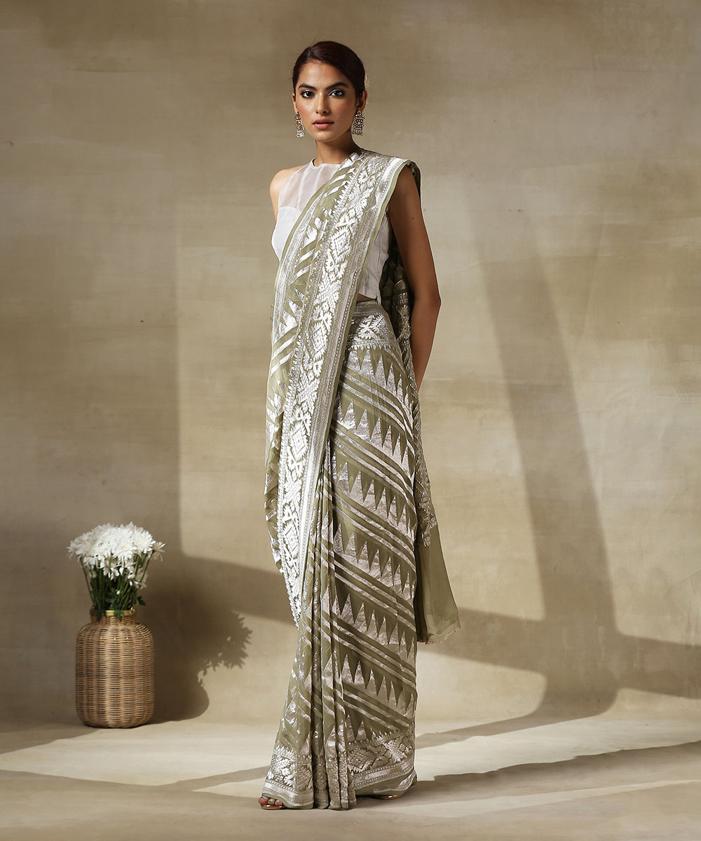 Handloom_Beige_Georgette_Cutwork_Banarasi_Saree_With_Silver_Zari_WeaverStory_02