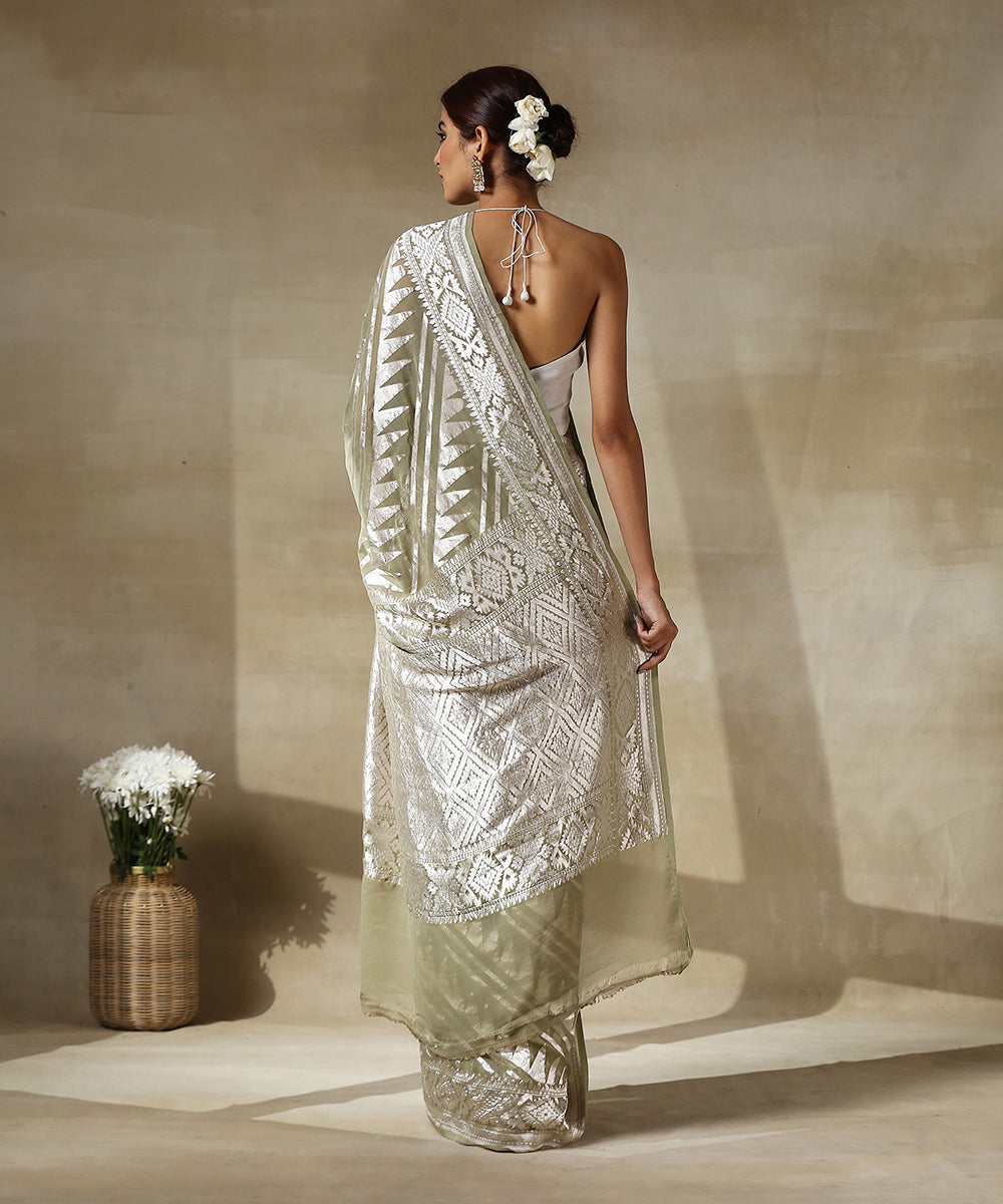 Handloom_Beige_Georgette_Cutwork_Banarasi_Saree_With_Silver_Zari_WeaverStory_03