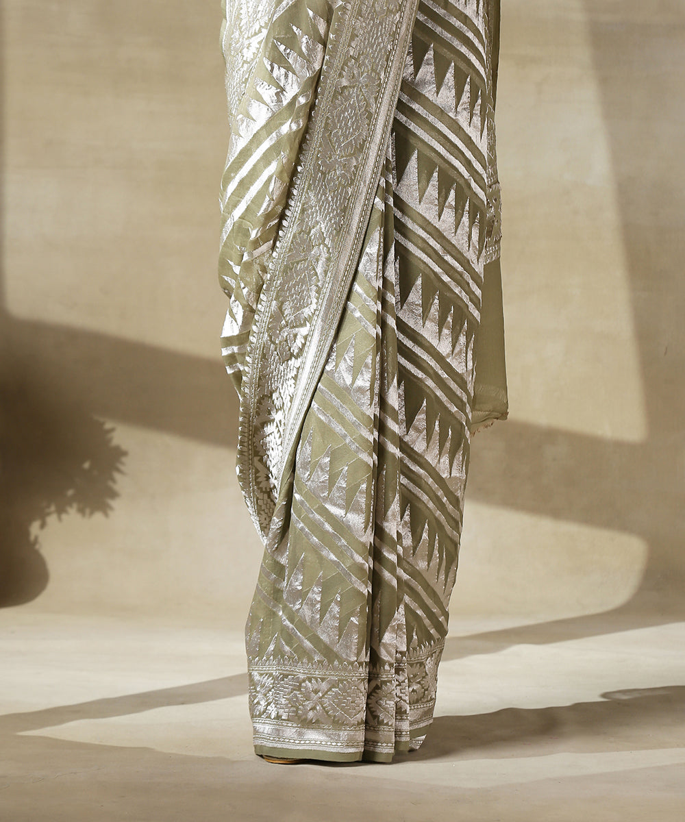 Handloom_Beige_Georgette_Cutwork_Banarasi_Saree_With_Silver_Zari_WeaverStory_04