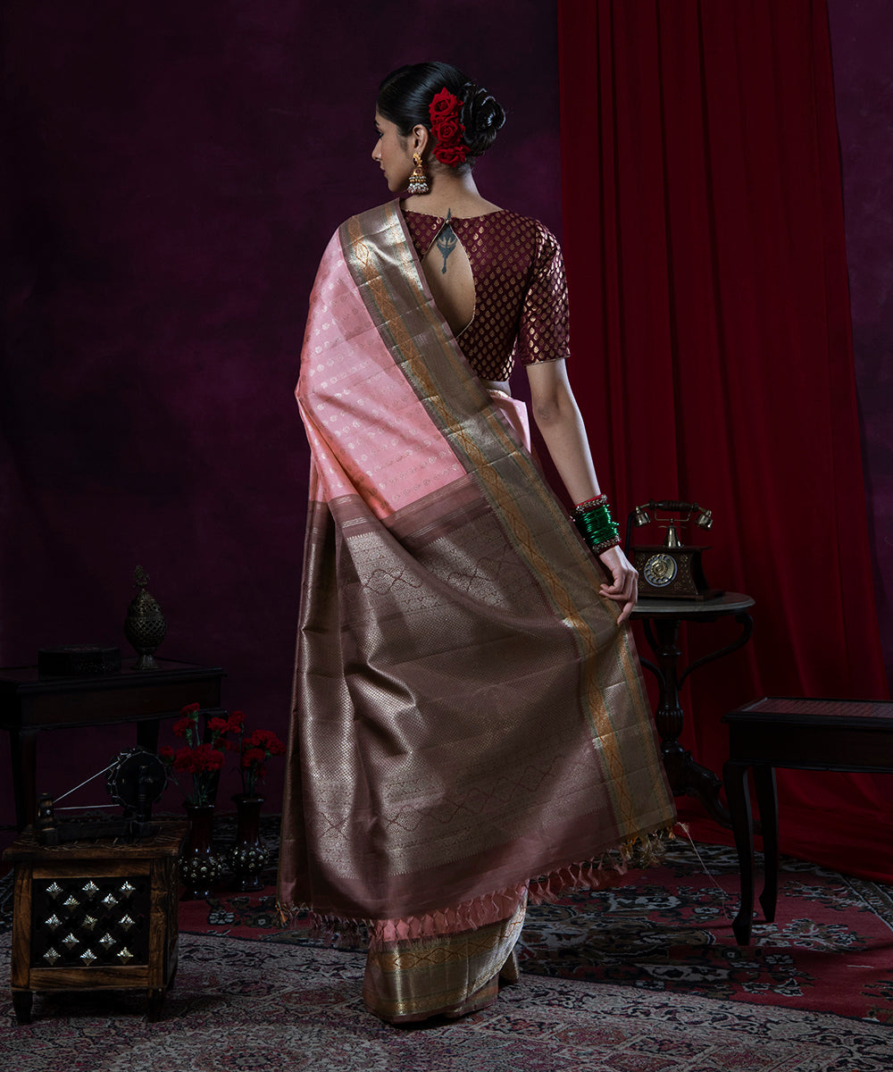 Light_Pink_Handloom_Pure_Zari_and_Pure_Silk_Kanjivaram_Saree_With_Biscuit_Color_Border_WeaverStory_03