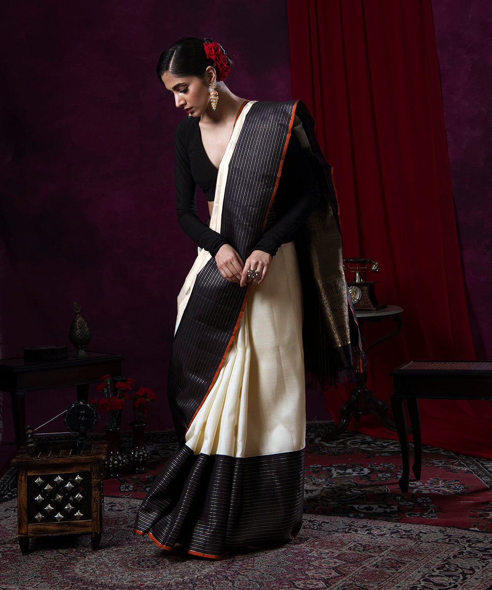 Handloom_Offwhite_And_Black_Pure_Zari_and_Silk_Kanjivaram_Saree_WeaverStory_02