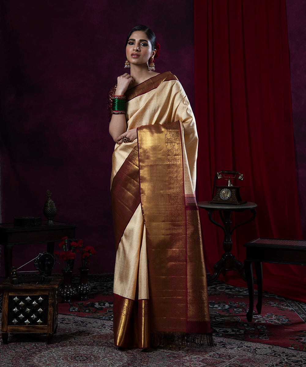 Gold_And_Maroon_Handloom_Pure_Zari_and_Silk_Kanjivaram_Saree_WeaverStory_02