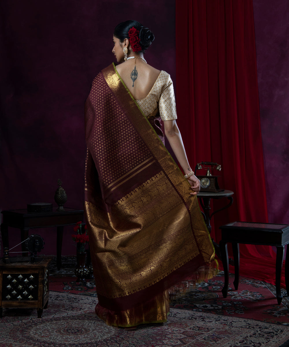 Handloom_Wine_And_Green_Pure_Zari_Kanjivaram_Saree_WeaverStory_03