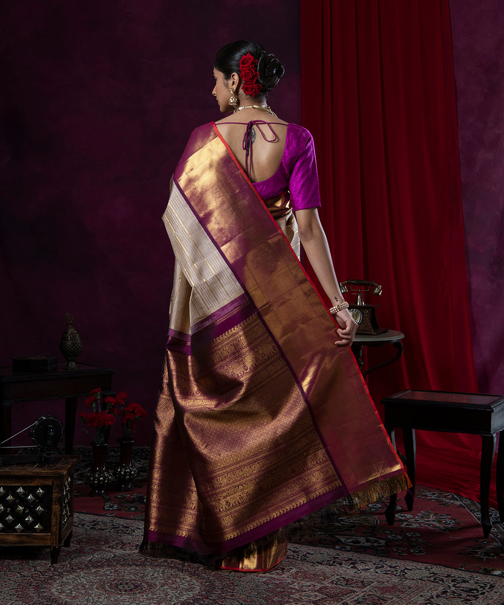 Grey_Handloom_Pure_Zari_Kanjivaram_Silk_Saree_With_Wine_Border_WeaverStory_03