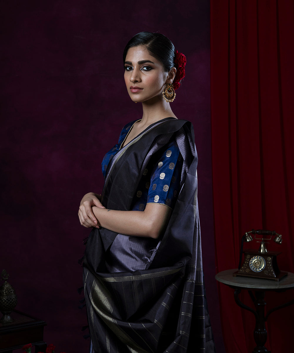 Handloom_Blue_Checks_Pure_Silk_Kanjivaram_Saree_With_Plain_Border_WeaverStory_01